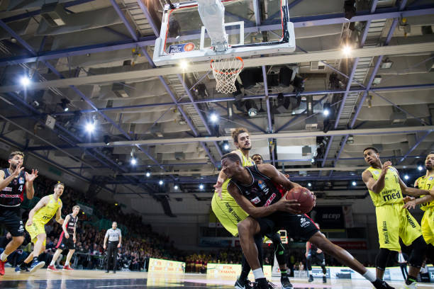 通过利用技 通过利用技